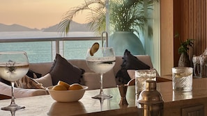 Enjoy delicious cocktails while you listen music and enjoy a dreamlike sunset.
