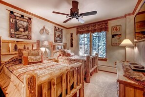 Get a good night's sleep in the cozy second bedroom. Bedding configurations vary.