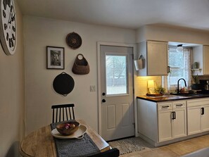 Eat-in kitchen