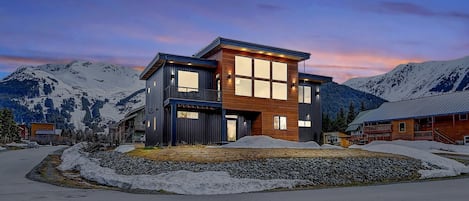 Enjoy 270-degree mountain views in our modern Girdwood home