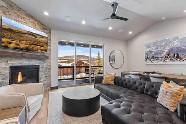 Black Rock Ridge 14536: Cozy space with fireplace and outdoor access, perfect for relaxation.