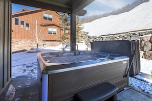 Black Rock Ridge 14536: Outdoor Hot Tub: "Relax and unwind in the soothing waters under the open sky."