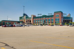 Walk to Lambeau Field