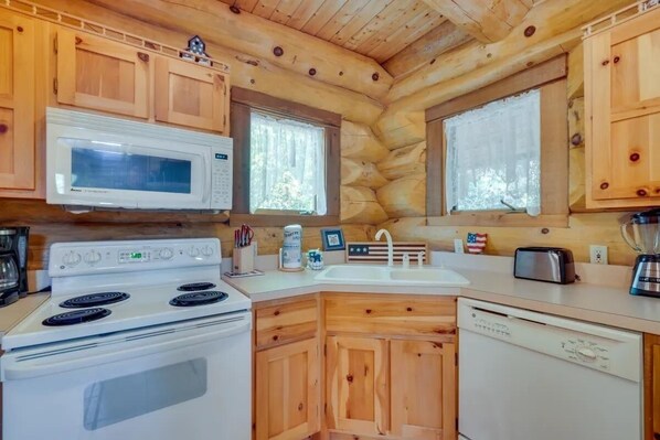 Indoors, Hardwood, Stained Wood, Microwave, Oven