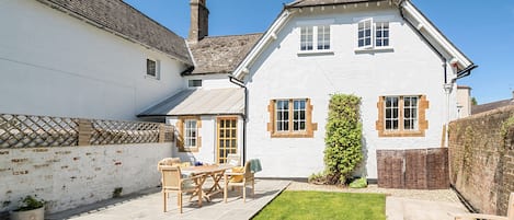 Welcome to The Old Court House, Cerne Abbas