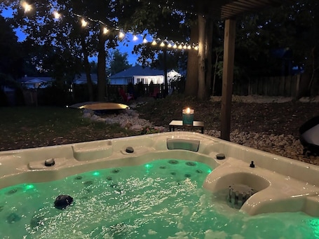 Bain à remous extérieur