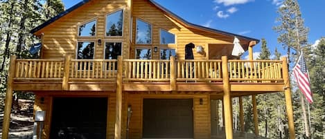 Rustic newly constructed log cabin in the Valley of the Sun, 16 miles from Breck