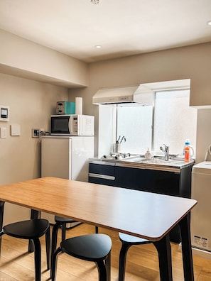 Dining & Kitchen