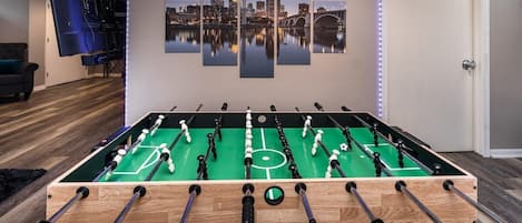 10-in-1 game table! Includes foosball, billiards, slide hockey, shuffleboard, table tennis, ping pong, chess, checkers, bowling, backgammon.