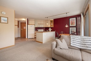 Full-size Kitchen