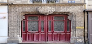 BUILDING ENTRANCE DOOR 28 rue du richelieu