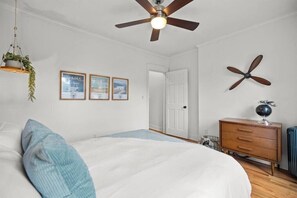 Queen Bedroom (2)