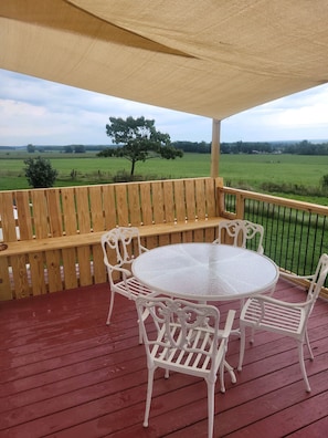 Deck with r chairs (cushions also provided)