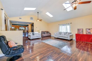 Living Room | Smart TV