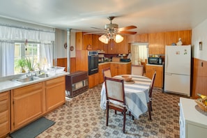 Dining Area | Kitchen