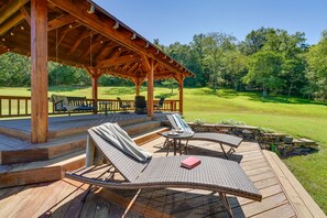 Private Gazebo & Deck | Fire Pit | Charcoal Grill | Steps Required to Access