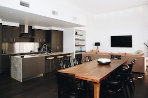 Kitchen/Dining Area