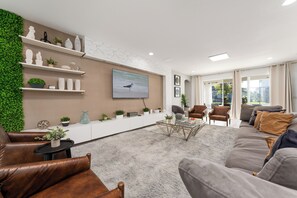 Enjoy our beautiful home ready to relax and enjoy unforgettable moments with Friends & Family!