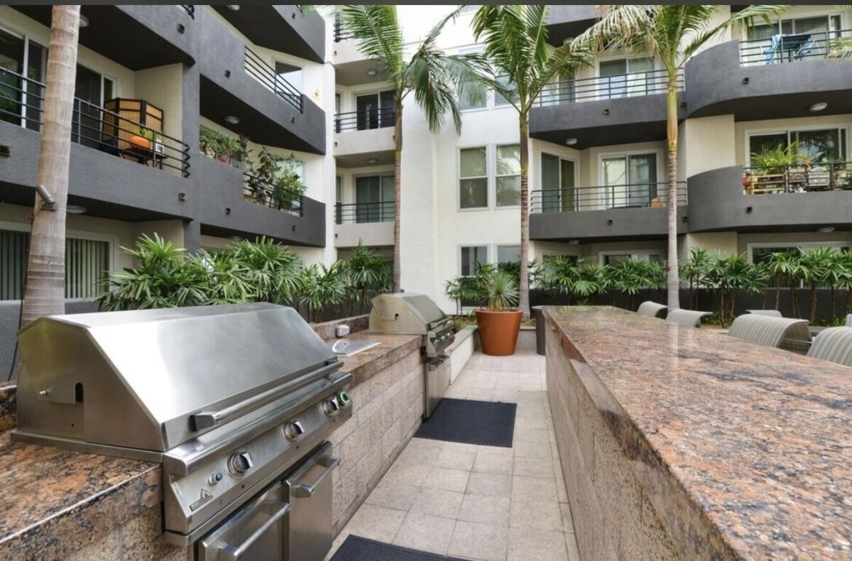 Sunnyside Up! Gorgeous Pool View with Balcony