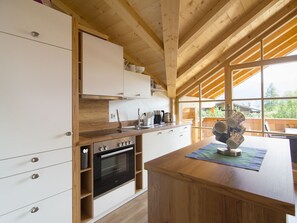 1) Luxuriöse Ferienwohnung Chalet im Ahornwinkl, 97 m²-Küche im Chalet im Ahornwinkl