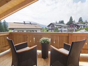 1) Luxuriöse Ferienwohnung Chalet im Ahornwinkl, 97 m²-Westbalkon im Chalet im Ahornwinkl