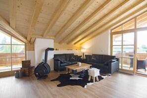 1) Luxuriöse Ferienwohnung Chalet im Ahornwinkl, 97 m²-unsere luxuriöse Ferienwohnung