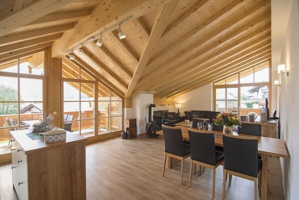 1) Luxuriöse Ferienwohnung Chalet im Ahornwinkl, 97 m²-unsere luxuriöse Ferienwohnung