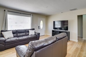 Living Room | Flat-Screen TV