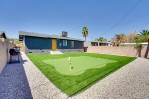 Private Backyard | Putting Green | Grill