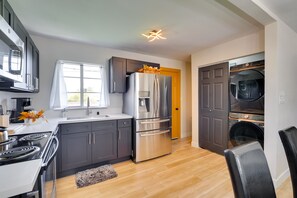 Kitchen | Washer/Dryer | Central Air Conditioning/Heat | Free WiFi