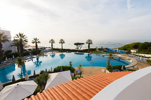 Outdoor Swimming pool