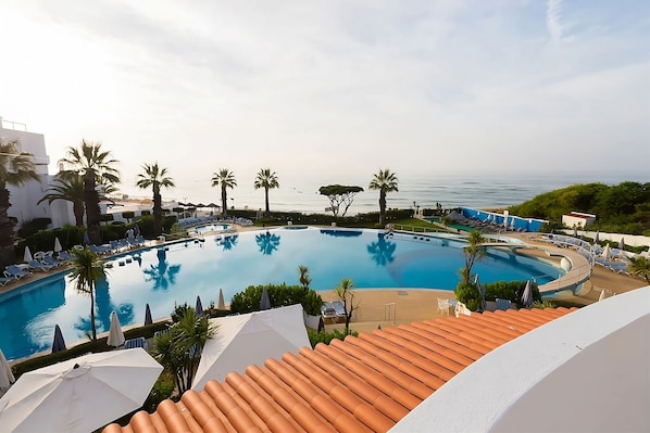Outdoor Swimming pool