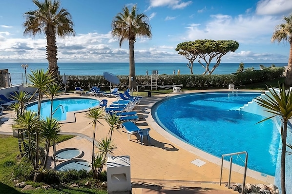 Outdoor Swimming pool