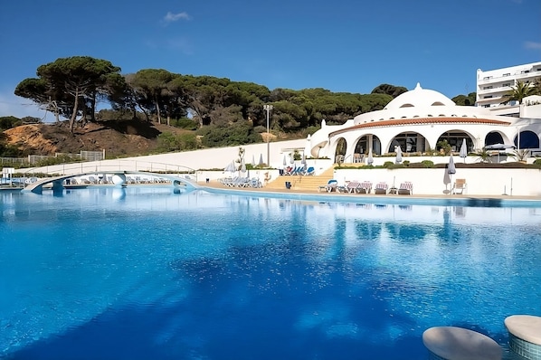 Outdoor Swimming pool