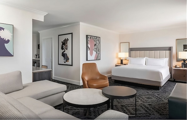 Unit with 1 King size bed. Exact unit will be assigned upon arrival. Views, colors and decor may vary.