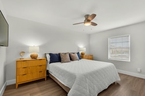 Unwind and enjoy a restful night's sleep in this king-sized bed
