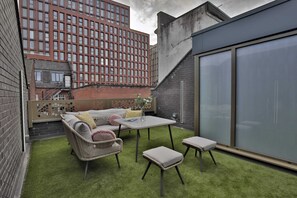 "Beautiful space, was spending the night there for the United game and it was well worth it. Aesthetics were beautiful, plus the up stair’s roof top was out of this world. Super responsive and helpful as well"