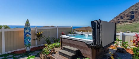 7-person premium brand hot tub and surfboard shower facing the ocean.