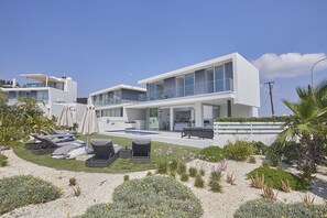 Spacious Garden with Barbecue, Seating Area, Dining Area, Sunloungers and Pool