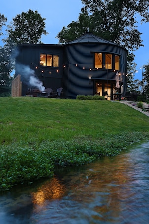 Welcome to the Grain Binn. So many things to love about this Lux Get Away