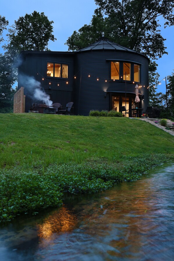 Welcome to the  Grain Binn.  So many things to love about this Lux  Get Away