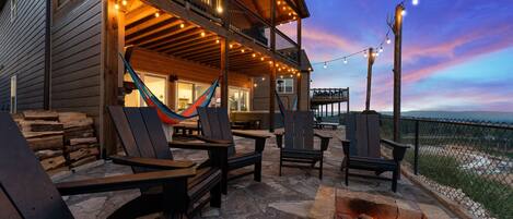 Falcon's Point is a one-of-a-kind cabin that boasts a custom-built outdoor patio with a variety of amenities that will delight your entire group, ensuring a memorable vacation experience both day and night.