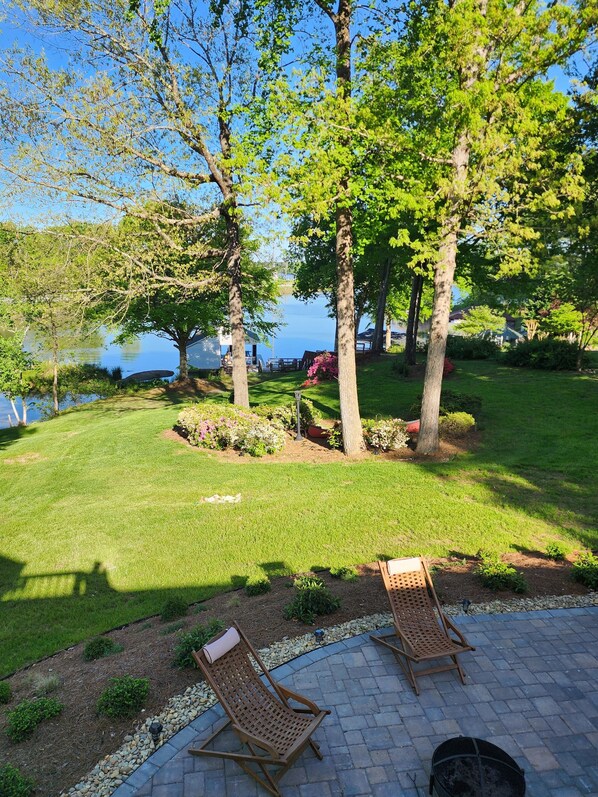 Family friendly home on Hyco Lake, large dock, fire pit, one level