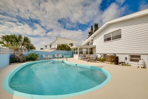 Private Outdoor Pool | Patio | Outdoor Shower