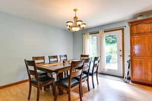 Dining Area | Dishware/Flatware Provided | Free WiFi