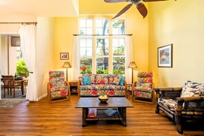 Bold prints, bright light, and breezy vibes?living aloha-style   CVW-2004