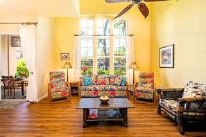 Bold prints, bright light, and breezy vibes?living aloha-style CVW-2004