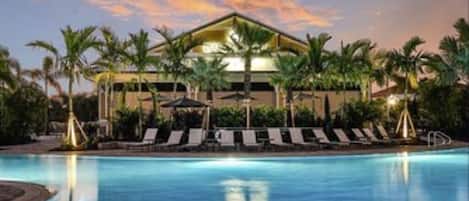 Bahama Bar and resort pool
