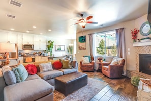 Living Room | Free WiFi | Smart TV | Central A/C & Heating