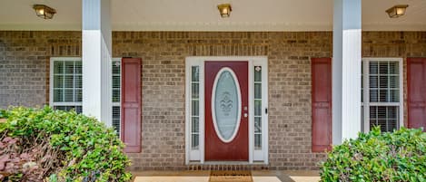 Austell Vacation Rental | 3BR | 2BA | 1,700 Sq Ft | Step-Free Access